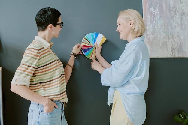 Jak dobierać kolory ścian w mieszkaniu aby stworzyć przytulną przestrzeń?