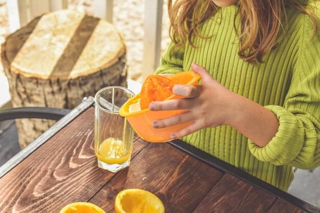 Jak oczyścić wodę w basenie witaminą C?