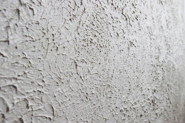 Tynki cementowo wapienne bez gładzi jako surowe wykończenie ścian