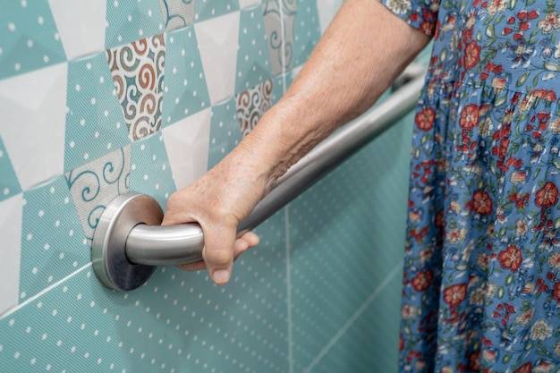 Jak dostosowanie łazienki dla osoby niepełnosprawnej wpływa na codzienne funkcjonowanie?