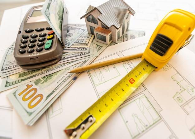 Od czego zależy ile kosztuje projekt rozbudowy domu 2026?